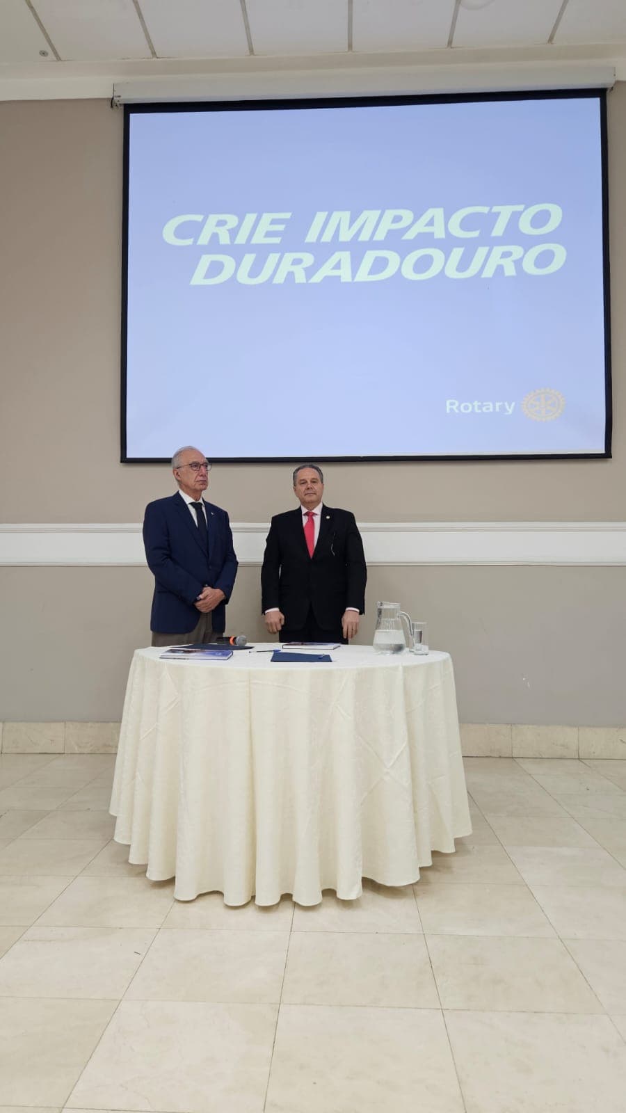 Palestra do Dr. Edson Vismona sobre pirataria e assinatura de acordo com a OAB/Pinheiros, no Rotary Clube de São Paulo