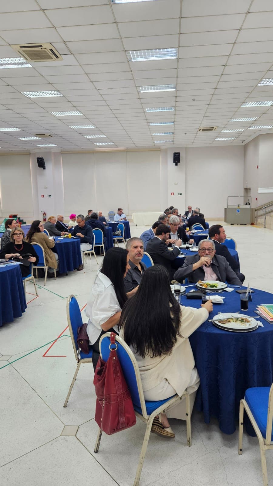 Palestra do Dr. Edson Vismona sobre pirataria e assinatura de acordo com a OAB/Pinheiros, no Rotary Clube de São Paulo