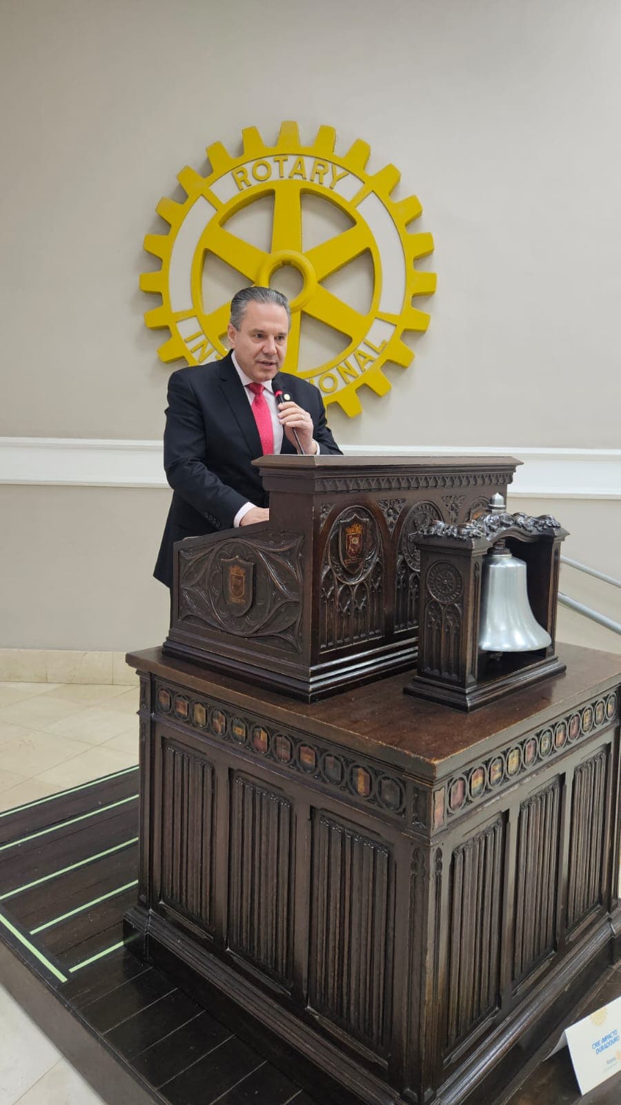 Palestra do Dr. Edson Vismona sobre pirataria e assinatura de acordo com a OAB/Pinheiros, no Rotary Clube de São Paulo