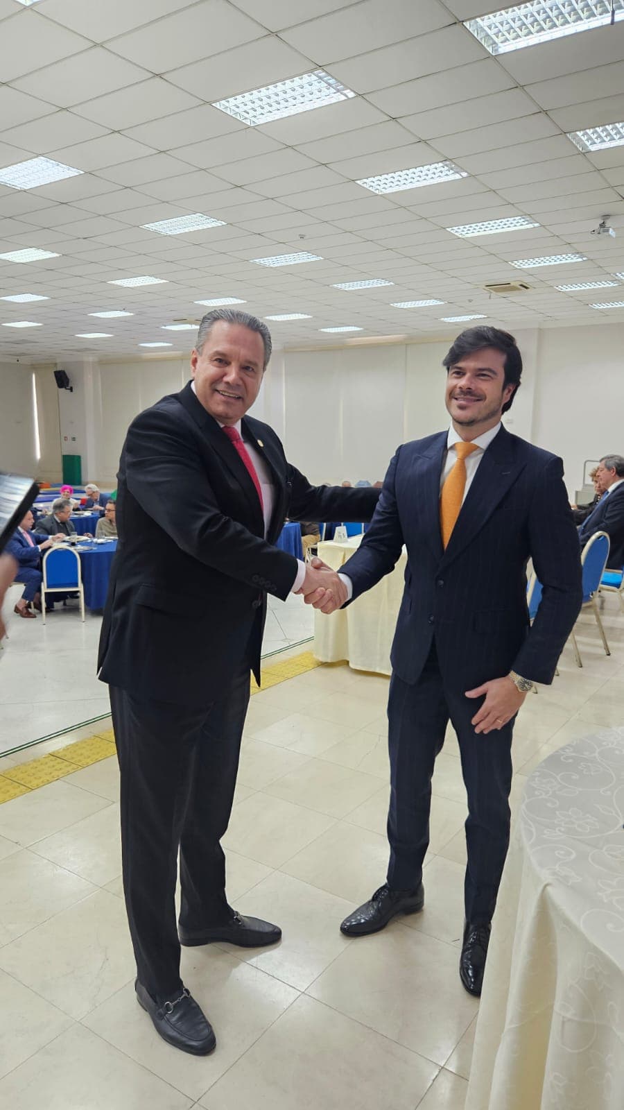 Palestra do Dr. Edson Vismona sobre pirataria e assinatura de acordo com a OAB/Pinheiros, no Rotary Clube de São Paulo
