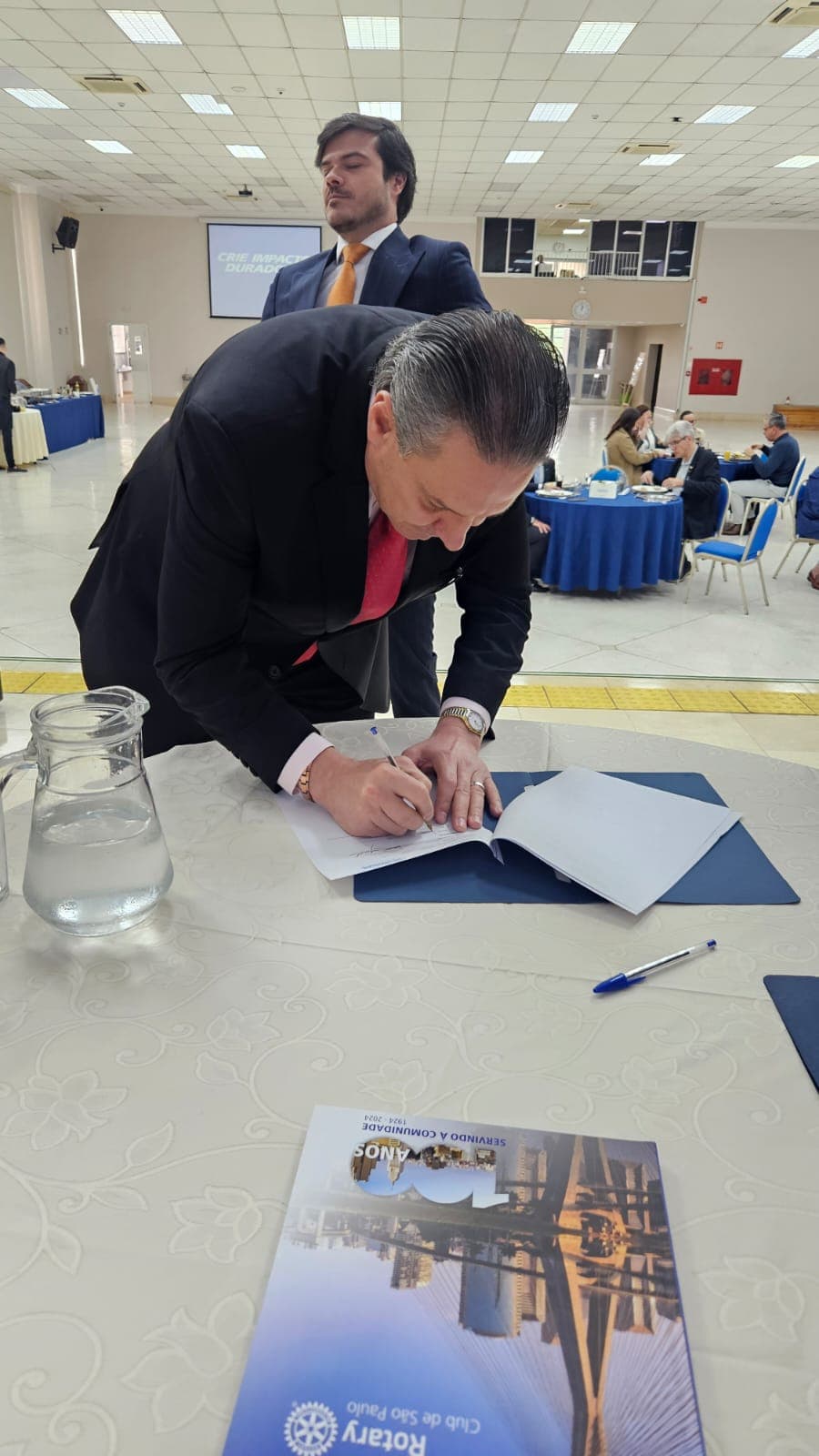 Palestra do Dr. Edson Vismona sobre pirataria e assinatura de acordo com a OAB/Pinheiros, no Rotary Clube de São Paulo