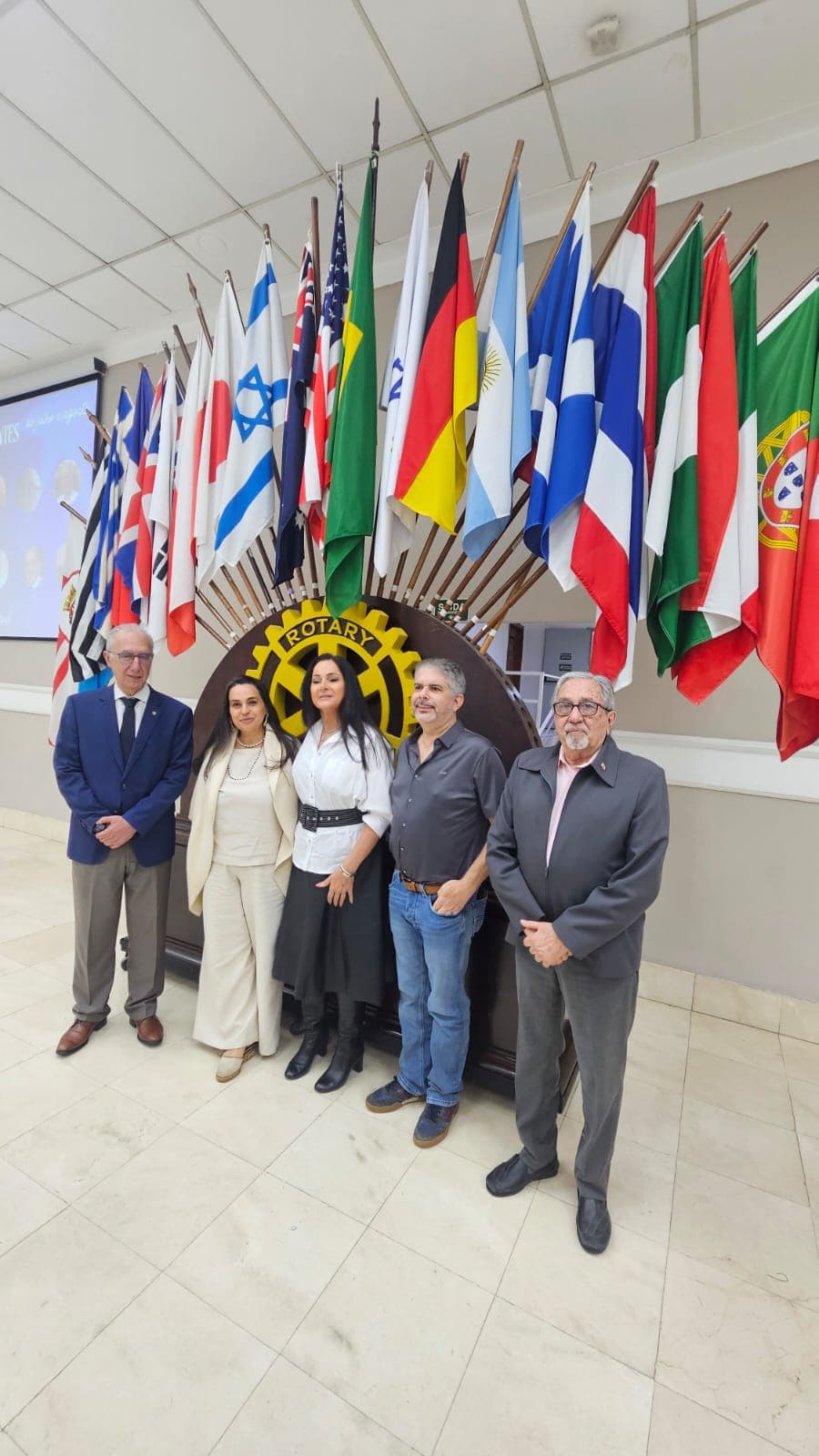 Palestra do Dr. Edson Vismona sobre pirataria e assinatura de acordo com a OAB/Pinheiros, no Rotary Clube de São Paulo