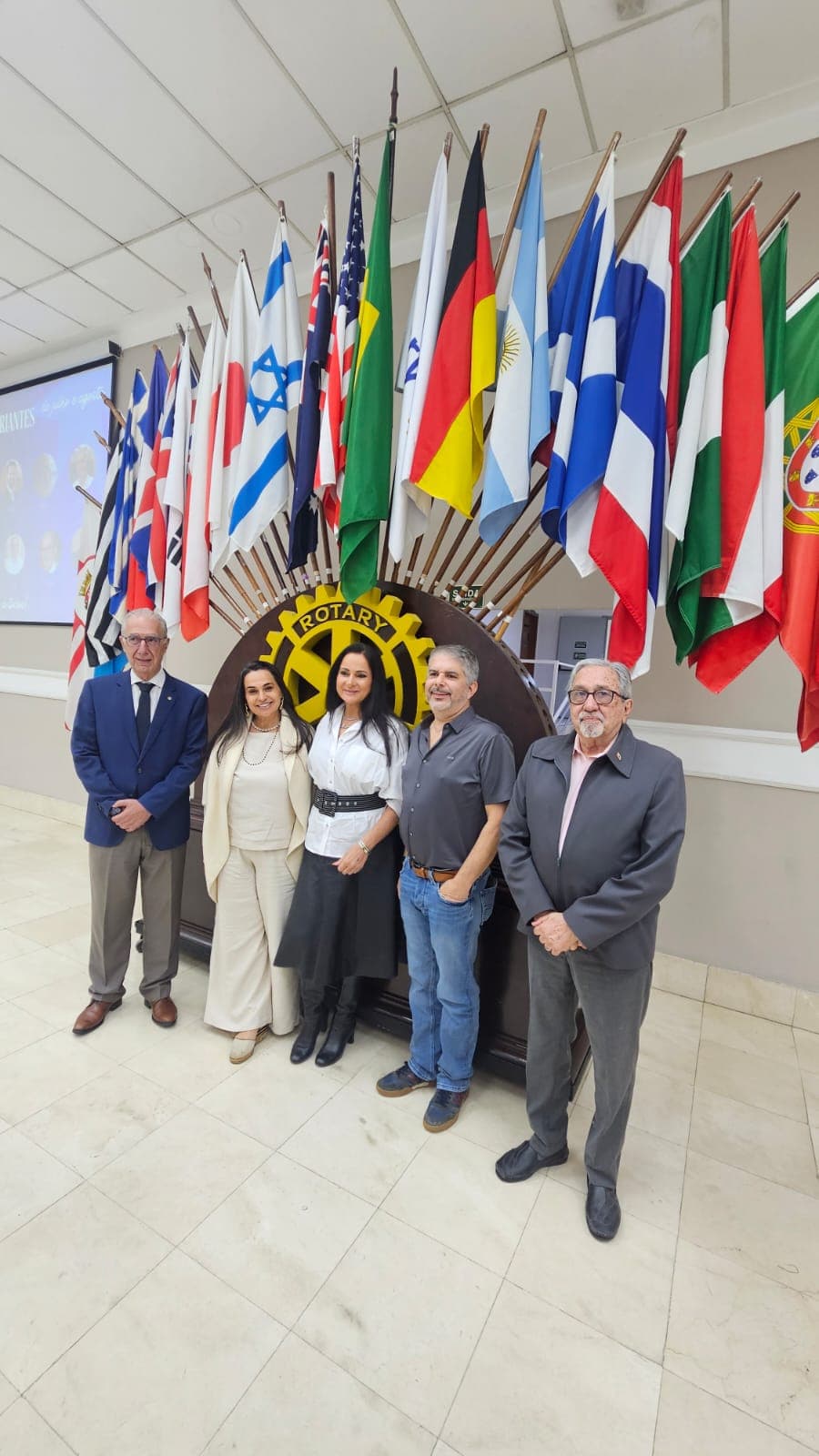 Palestra do Dr. Edson Vismona sobre pirataria e assinatura de acordo com a OAB/Pinheiros, no Rotary Clube de São Paulo